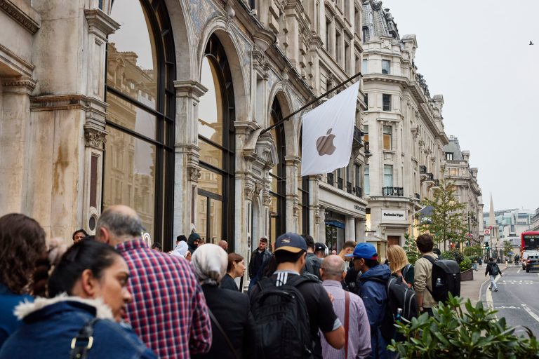 Apple faces UK antitrust threat as regulator targets browsers