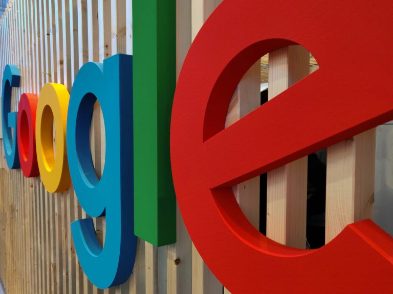 Google reportedly looking at smart glasses — again